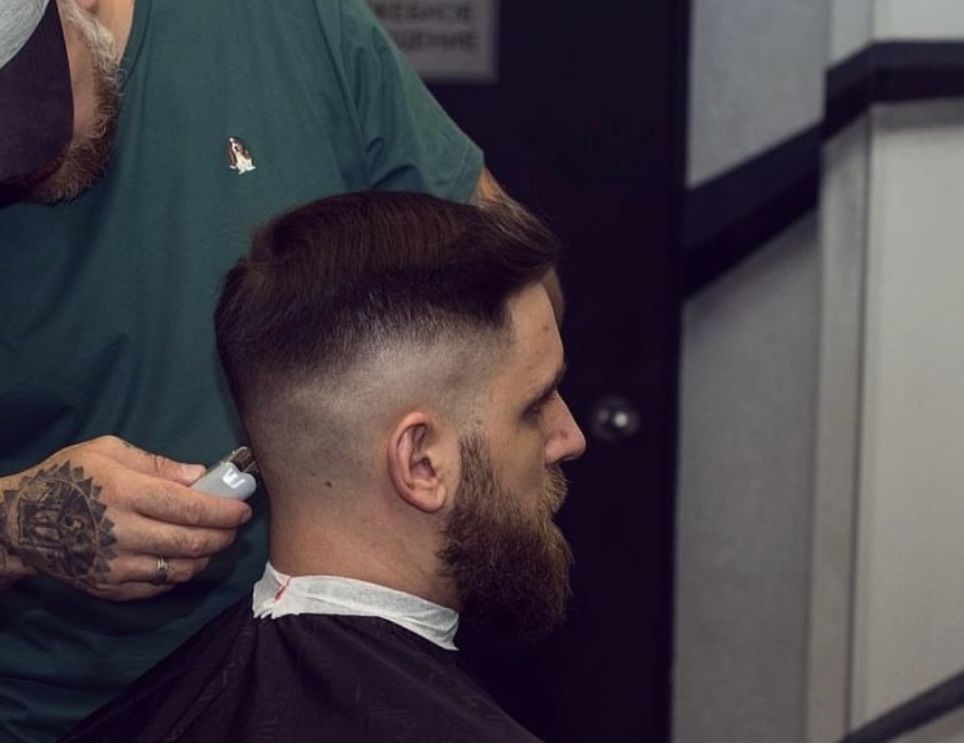 What are Top Barber Shops in Winter Park Get Master Barber